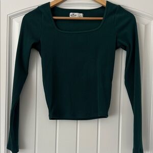 Hollister Women's Green Long Sleeve Tee